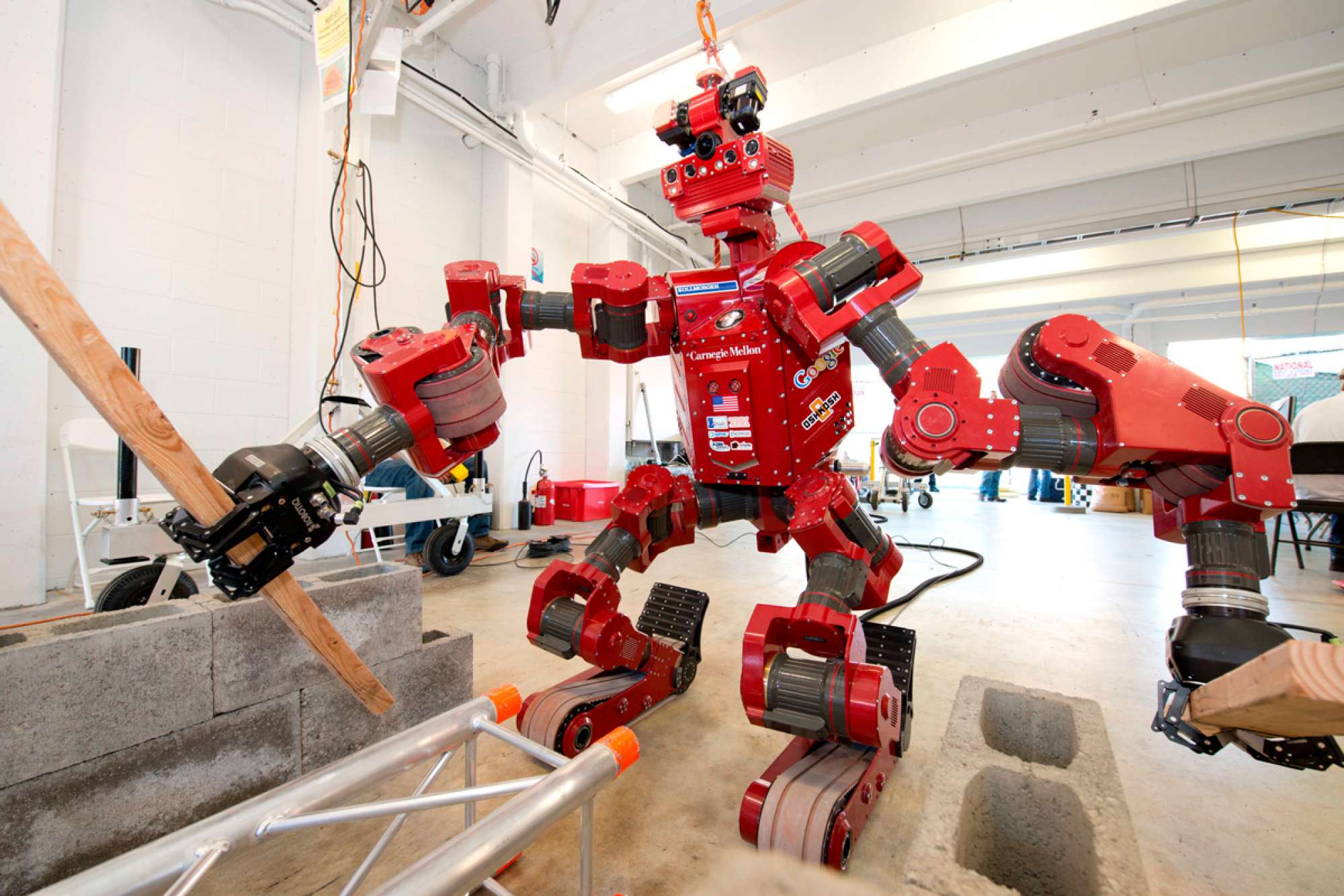Можно робота нового. Робот. Разные роботы. Роботы и робототехника. Огромный робот.